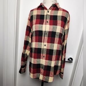 Men's check flannel buttonup shirt